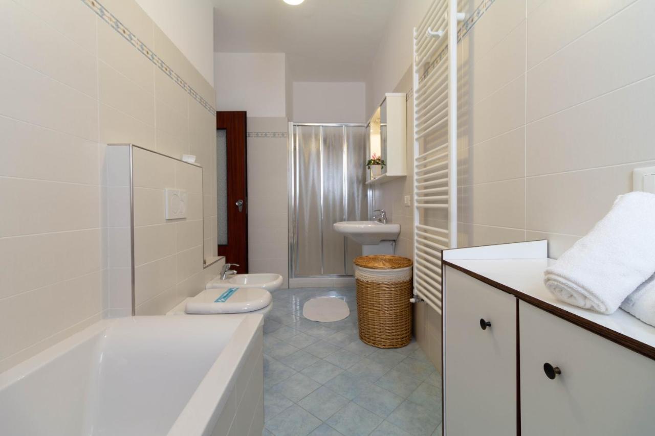 Mamma Ciccia Holiday Home - Lake Front Apartment Манделло-дель-Ларіо Екстер'єр фото